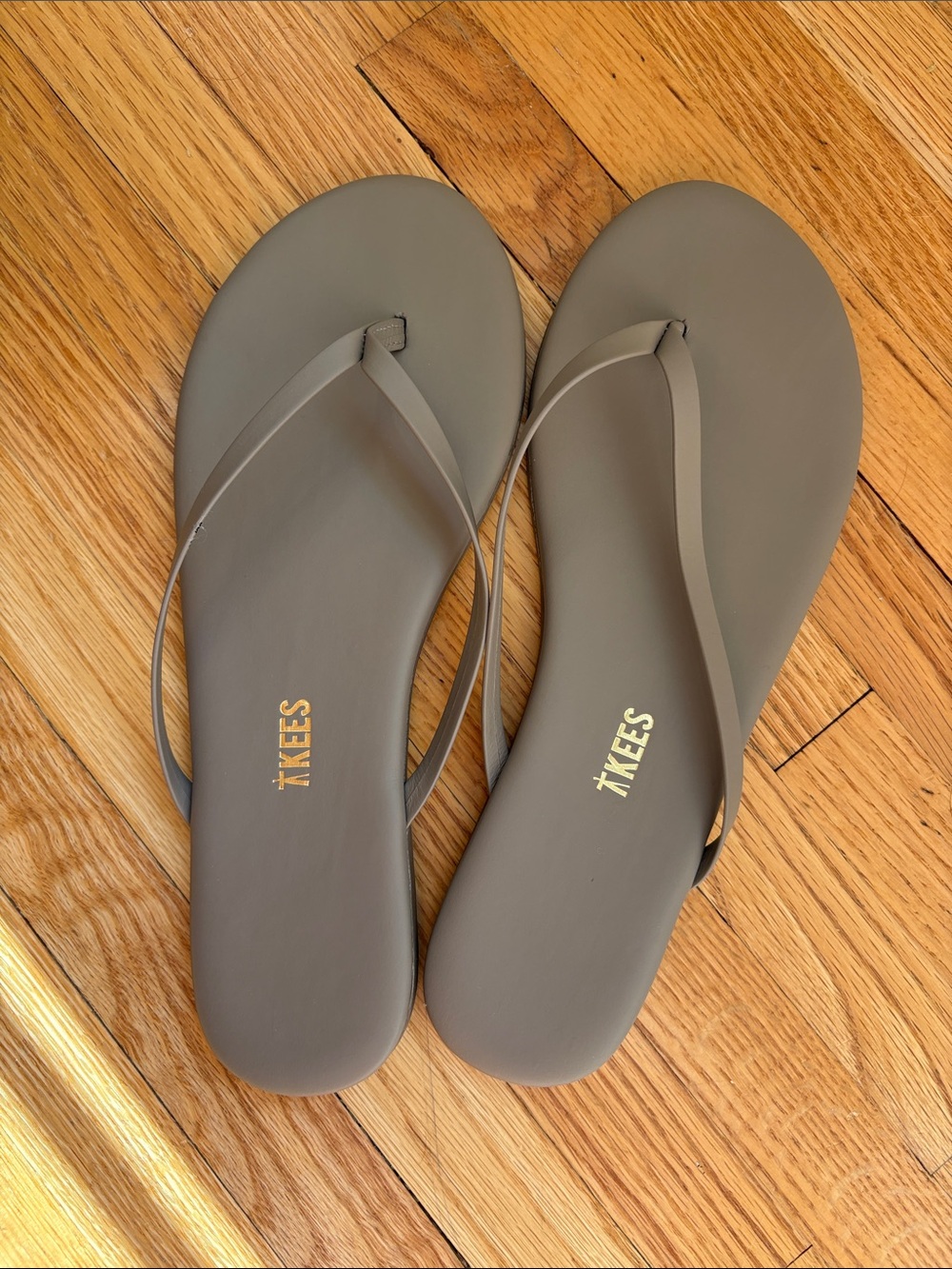 TKEES liners flip flops